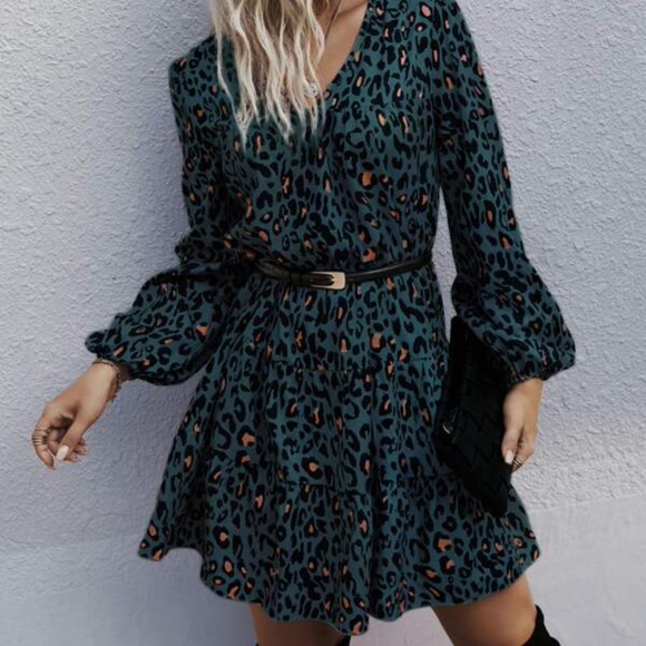 white Leopard Animal Print V neck Mini Dress - Picture 5 of 6